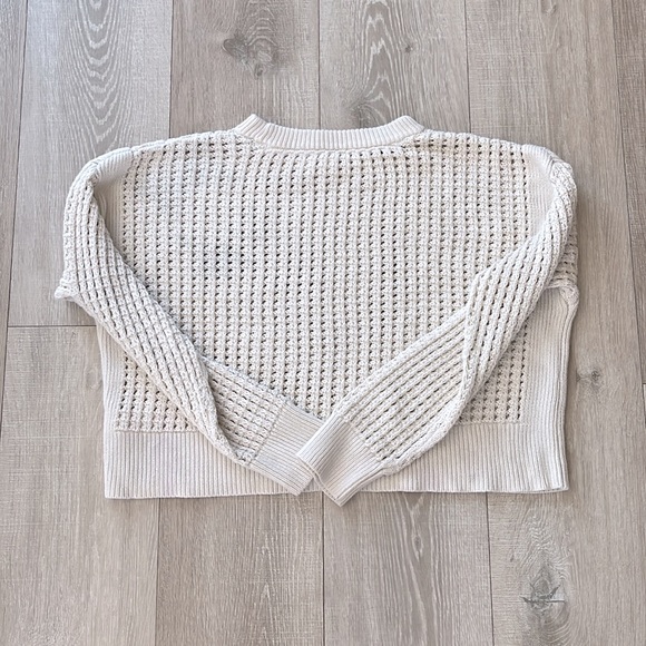 Super cute cream sweater from old navy it’s also more of a cropped sweater - Picture 2 of 4